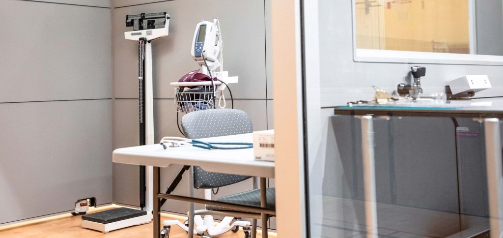 This healthcare pod offers staff and patients an adaptable privacy solution for hospital modernizations, and has been customized with all the medical equipment a healthcare professional needs to provide assessments and care.